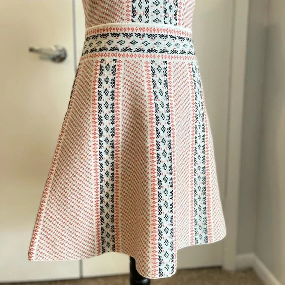 BCBGMAXAZRIA Printed Jacquard MIDI Dress Size XS Sleeveless Bodycon Round Neck - Picture 4 of 8